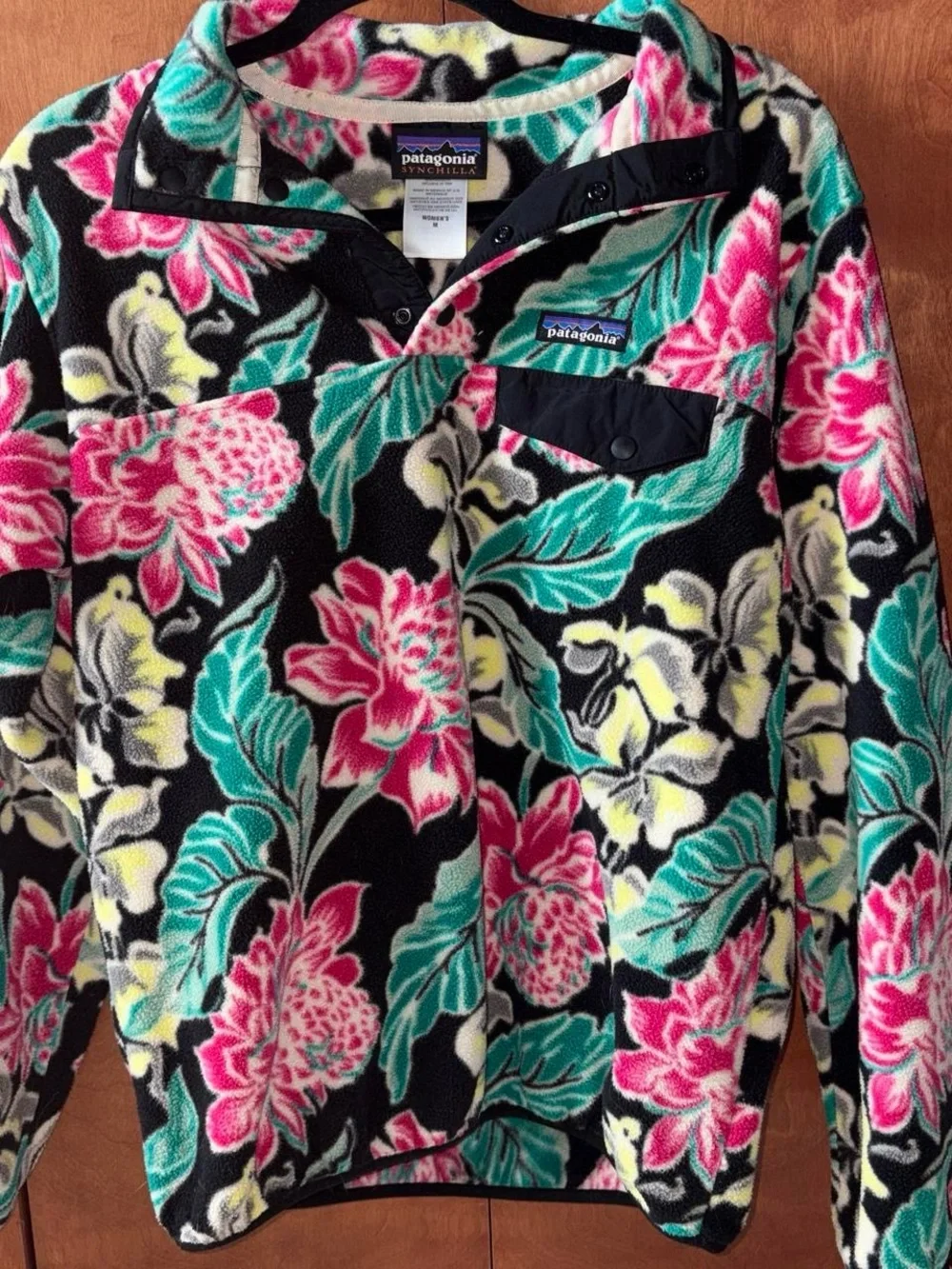Patagonia Women’s Black Floral Hawaiian Synchilla Snap-T Fleece Pullover - Picture 1 of 3